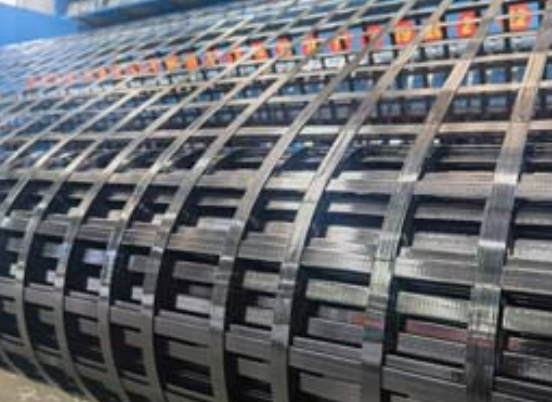 石城钢塑土工格栅：基建“隐形脊梁”的绿色智造与长寿命进化论